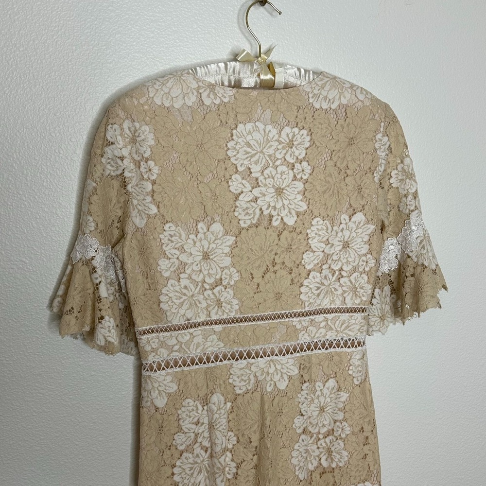 Saylor Maggy Lace Dress Size L Beige Ivory Flared Hemline Floral Deep V Neck - Picture 5 of 8